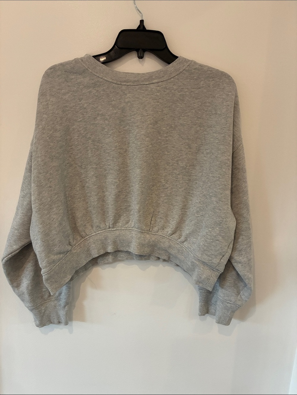 Universal Thread Light Gray Cropped Crewneck Sweatshirt